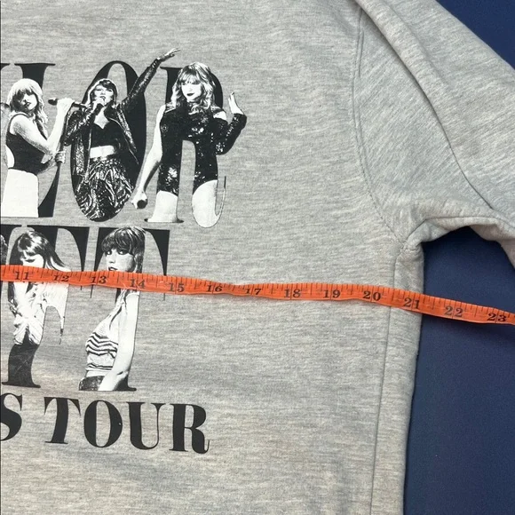 Taylor Swift Gray Sweatshirt - The Eras Tour. Nashville Show - Picture 6 of 7
